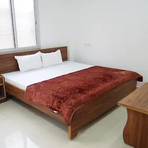 lotus-paying-guest-house.hotels-varanasi.com/